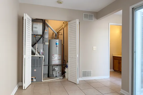 $339,000 | 424 Le Parc Circle, Buffalo Grove, IL 60089