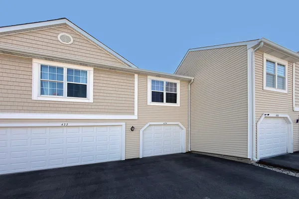 $339,000 | 424 Le Parc Circle, Buffalo Grove, IL 60089