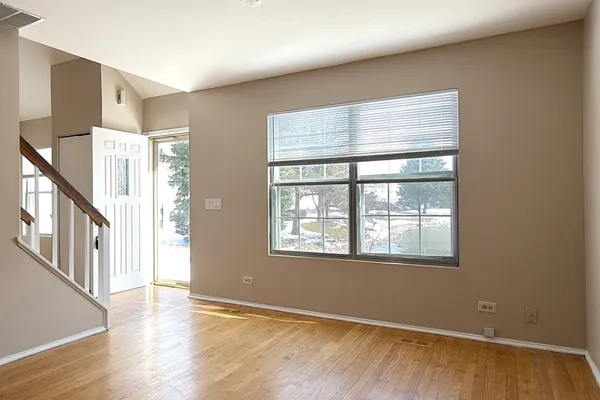 $339,000 | 424 Le Parc Circle, Buffalo Grove, IL 60089