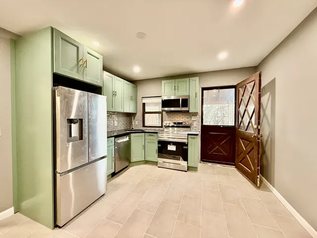 $3,350 | 15 Berwick Street, Unit 15, Melrose, MA 02176