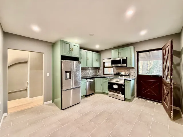 $3,350 | 15 Berwick Street, Unit 15, Melrose, MA 02176