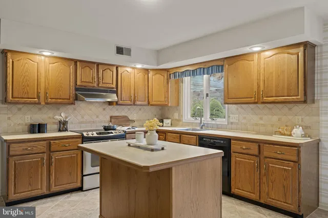 $800,000 | 2756 Pickertown Road, Warrington, PA 18976