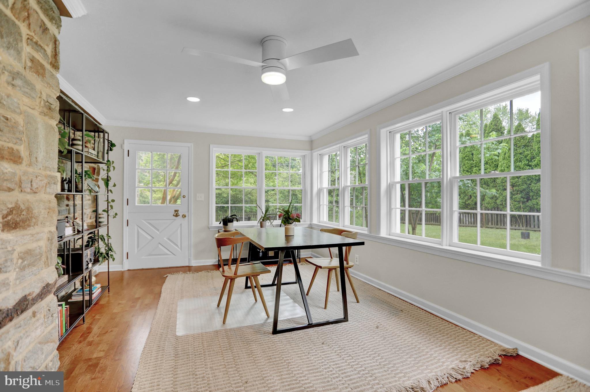 121 Croydon Road Baltimore, MD 21212 - Photo 17 of 57 a workspace with furniture and a window
