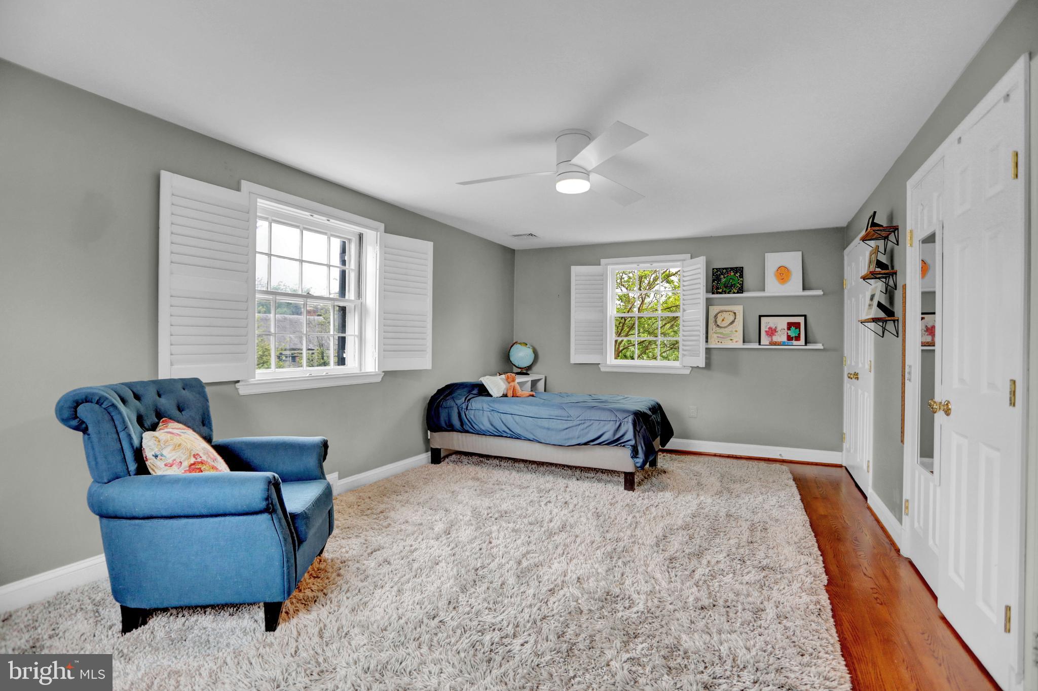 121 Croydon Road Baltimore, MD 21212 - Photo 29 of 57 a living room with furniture and a window