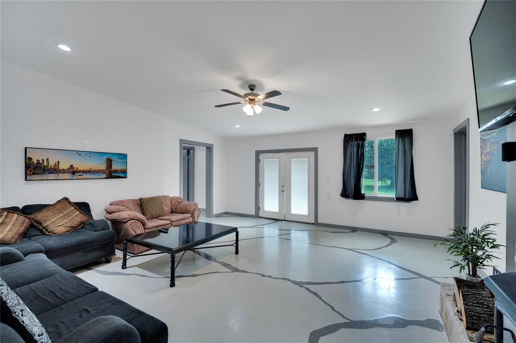 10476 County Road 313 Terrell, TX 75161 - Photo 6 of 40 a living room with furniture and window