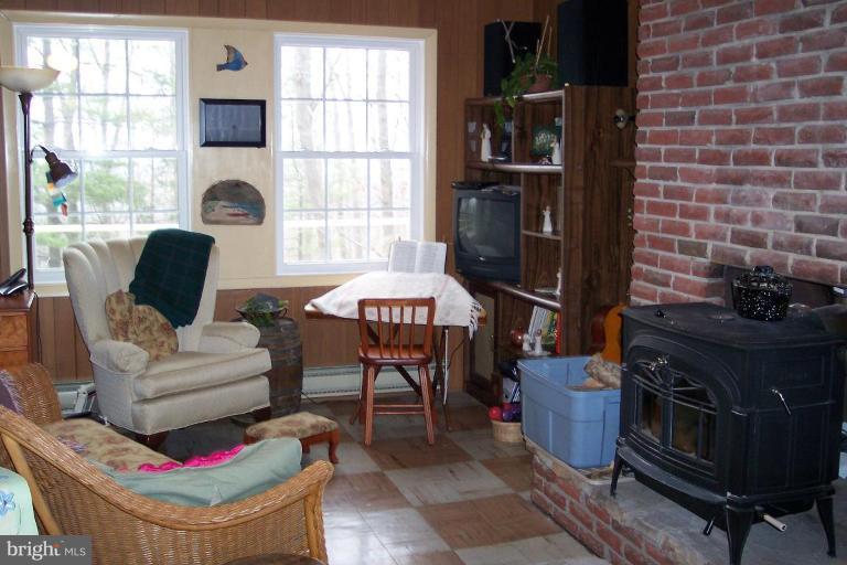1048 Valley View Road Harpers Ferry, WV 25425 - Photo 6 of 15 Living Room