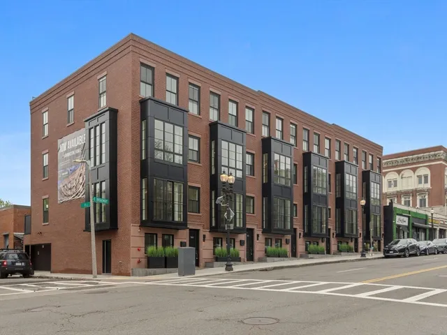 $2,999,999 | 555 East Broadway, Unit 555, Boston, MA 02127