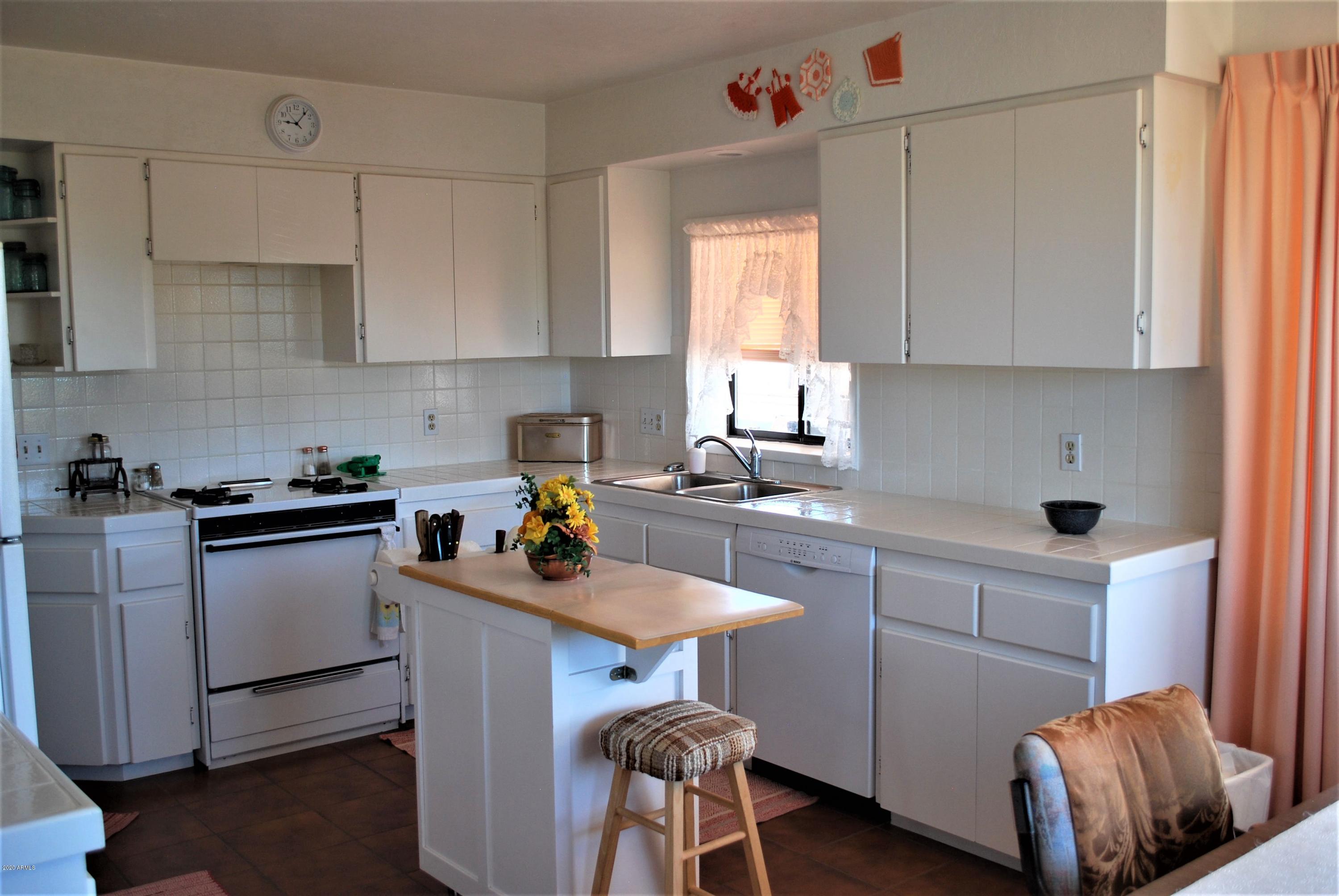 12855 East Windmill Road Skull Valley, AZ 86338 - Photo 4 of 52 KITC12855 Windmill SV - Kitchen