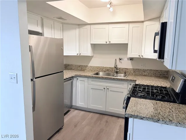 $1,300 | 4350 Caliente Street, Las Vegas, NV 89119