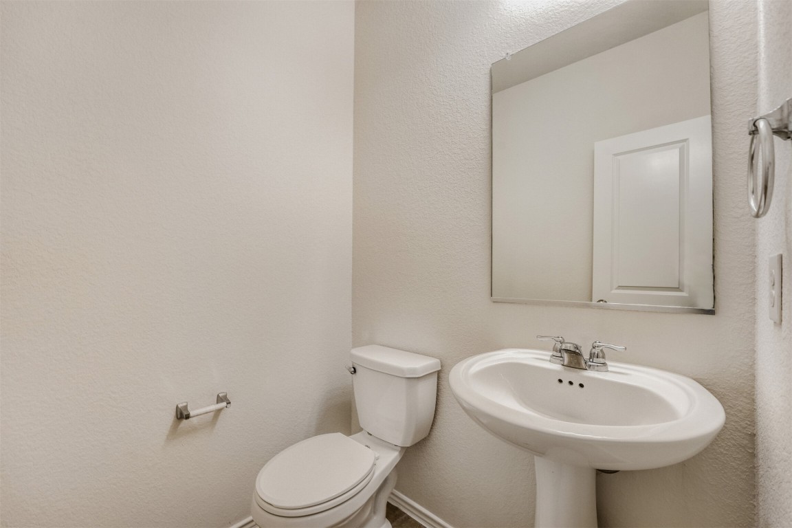 433 Druse Lane Jarrell, TX 76537 - Photo 12 of 28 Half bath with a textured wall
