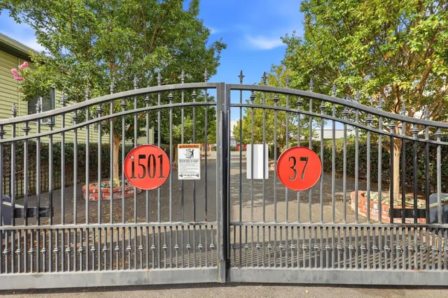a view of a car garage of the house