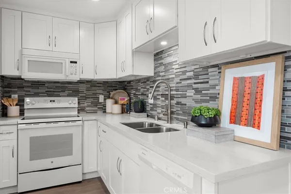 $2,800 | 3939 East Allin, Unit 109, Long Beach, CA 90803