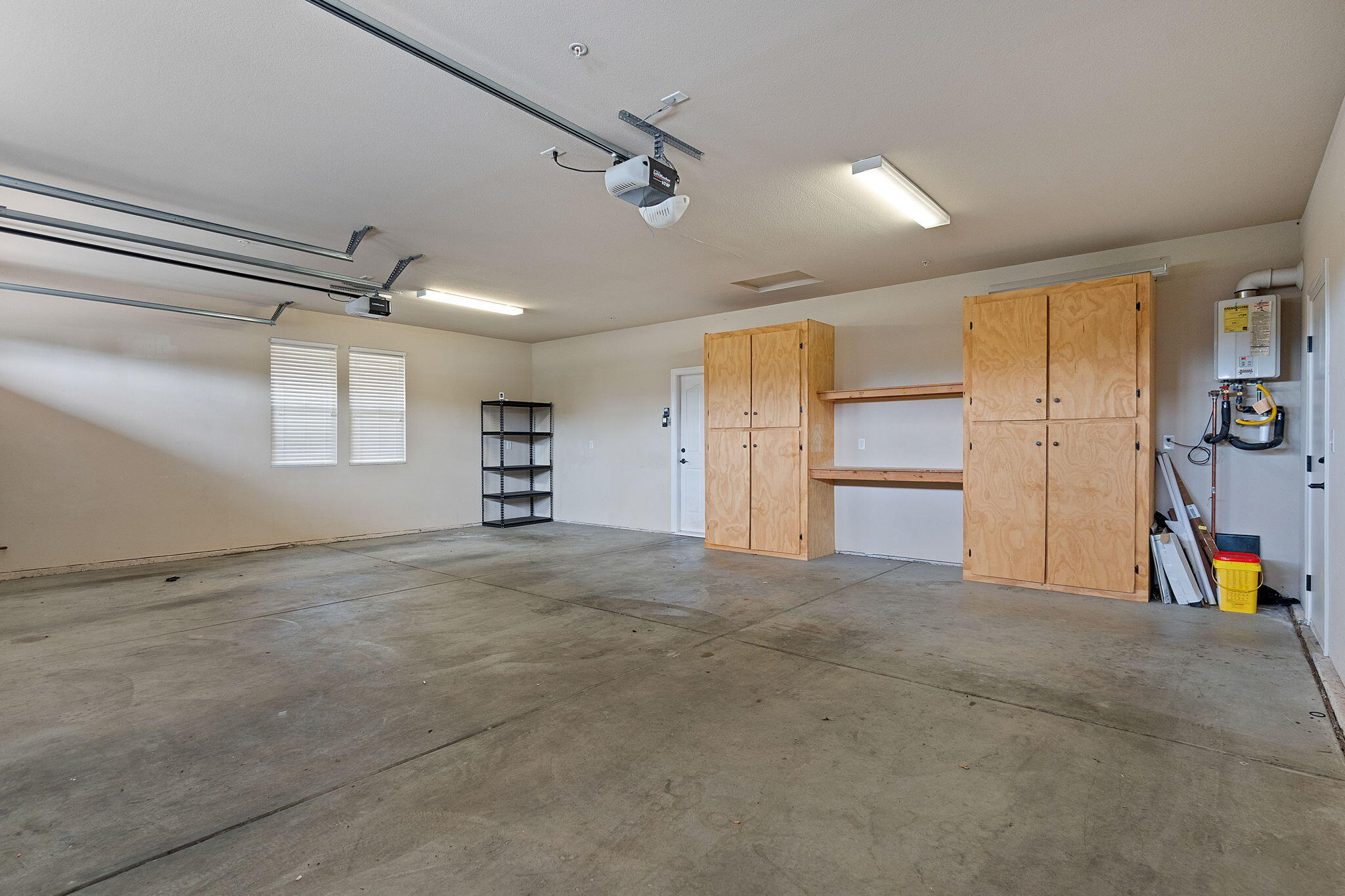 372 Stinson Loop Redding, CA 96003 - Photo 36 of 79 Garage