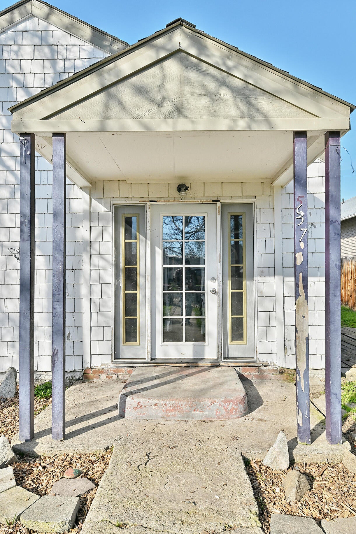 537 Laurel Street Central Point, OR 97502 - Photo 3 of 27 DSC_8540