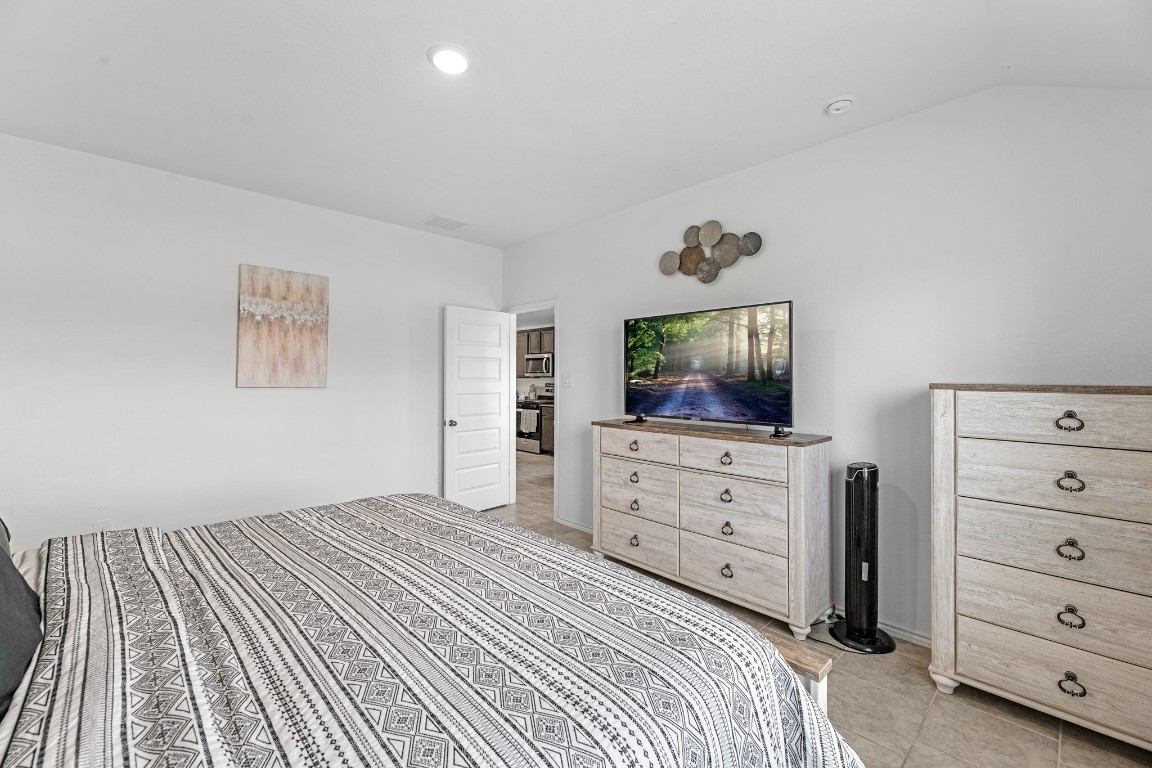 7534 Cynomys Court Rosharon, TX 77583 - Photo 17 of 35 a bedroom with a bed and a television
