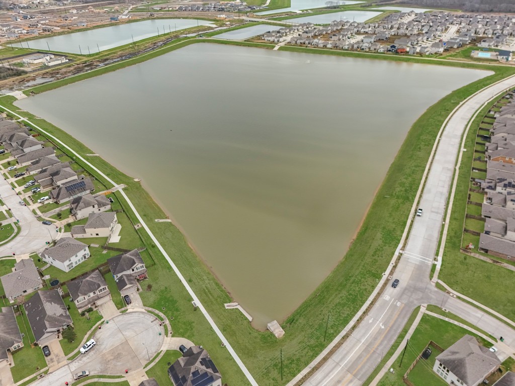 7534 Cynomys Court Rosharon, TX 77583 - Photo 29 of 35 a bird view of a lake