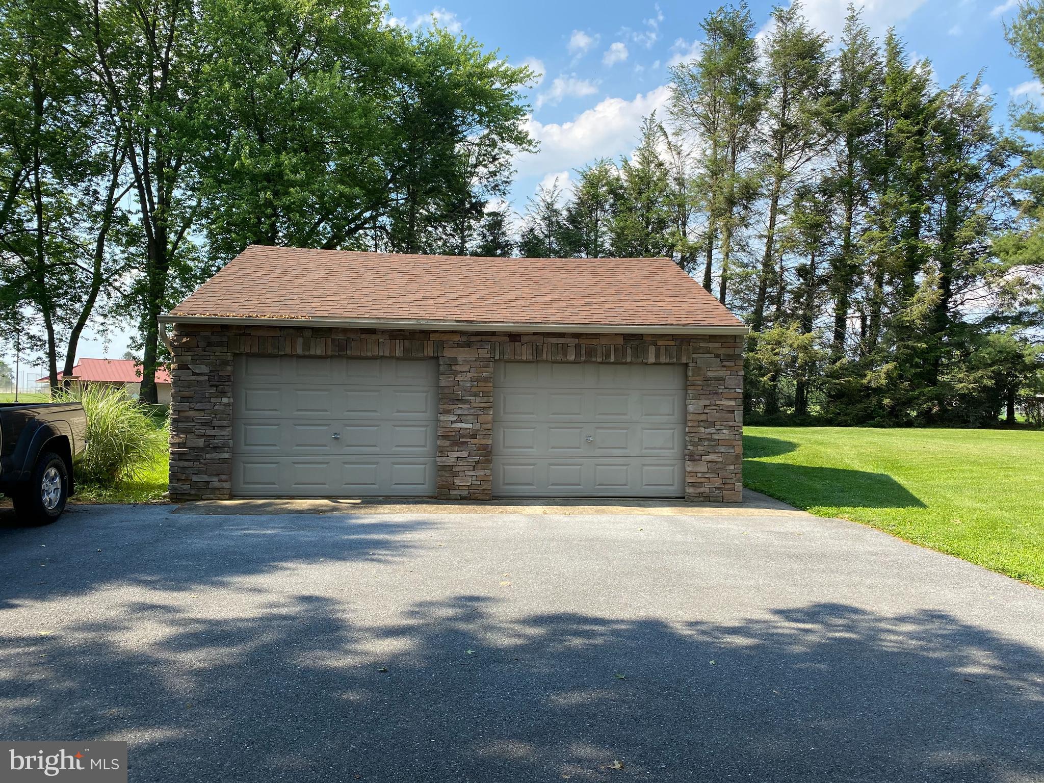 811 East Evergreen Road Lebanon, PA 17042 - Photo 3 of 24 Detached, 2 car garage with workbench and storage