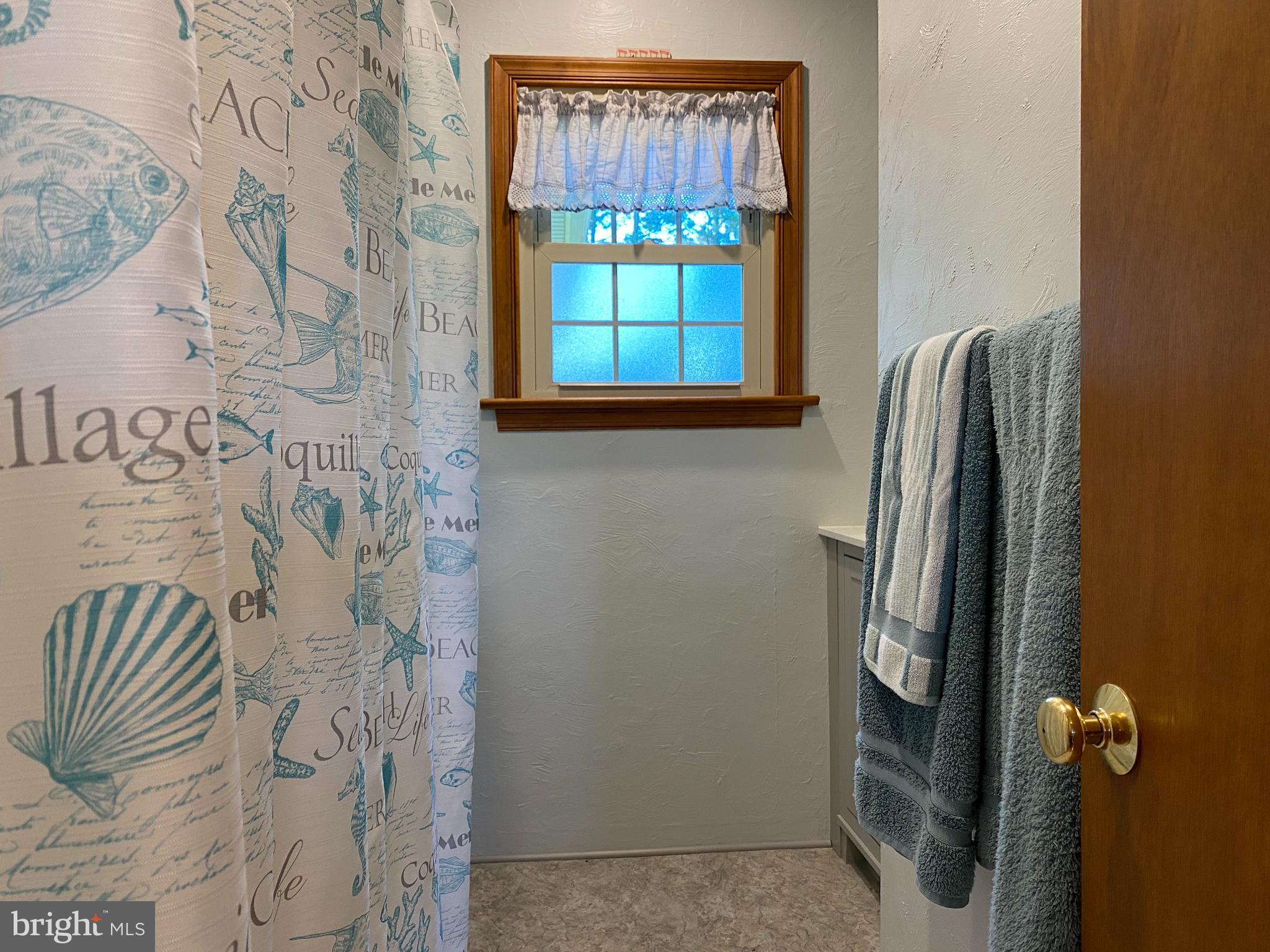 811 East Evergreen Road Lebanon, PA 17042 - Photo 8 of 24 1st Floor - Full Bathroom