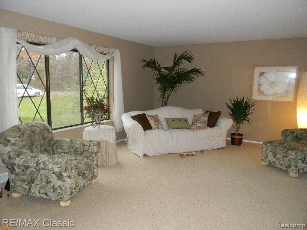 2947 Ripple Way White Lake, MI 48383 - Photo 4 of 27 Living Room.JPG