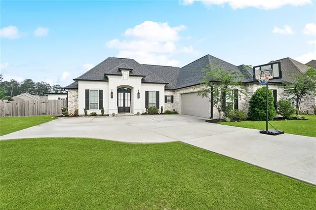 $570,000 | 1112 Safflower Court, Madisonville, LA 70447
