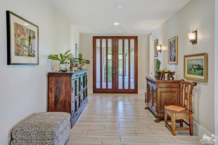 47 Colgate Drive Rancho Mirage, CA 92270 - Photo 8 of 33 47 Colgate Entry Hallway
