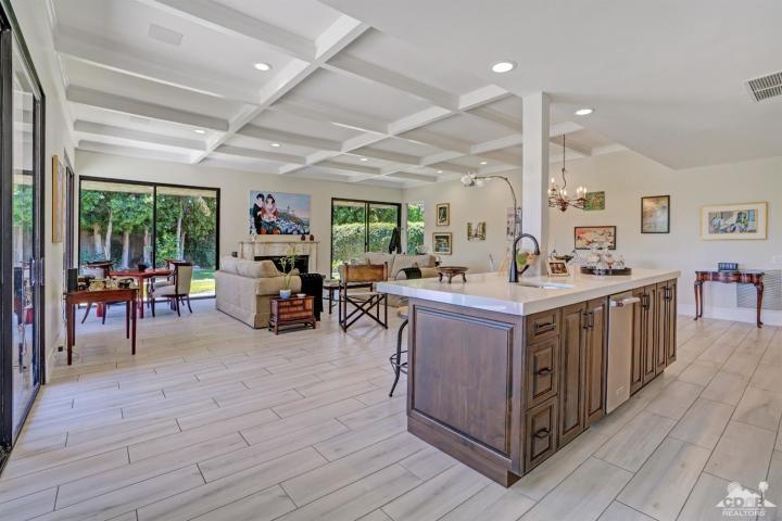 47 Colgate Drive Rancho Mirage, CA 92270 - Photo 10 of 33 47 Colgate Bar-Living