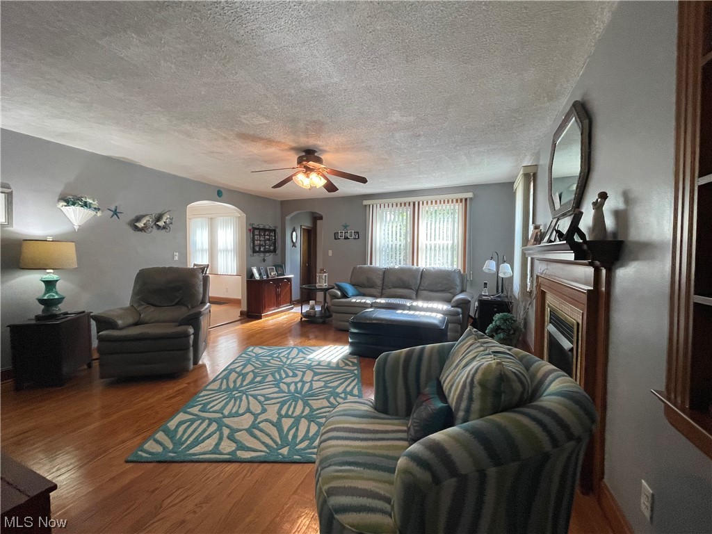 2661 South Raccoon Road Austintown, OH 44511 - Photo 7 of 35 Living Room