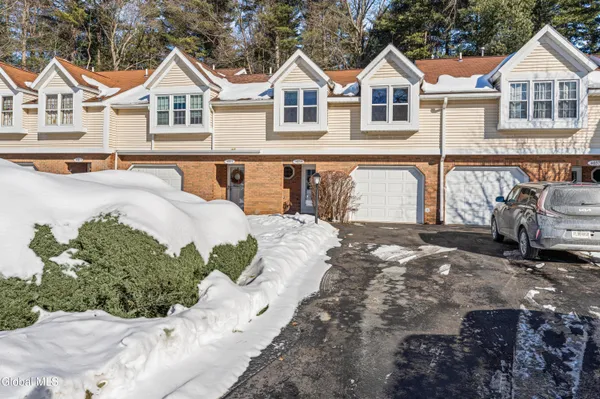 $265,000 | 4059 Chaucer Place, Guilderland, NY 12159