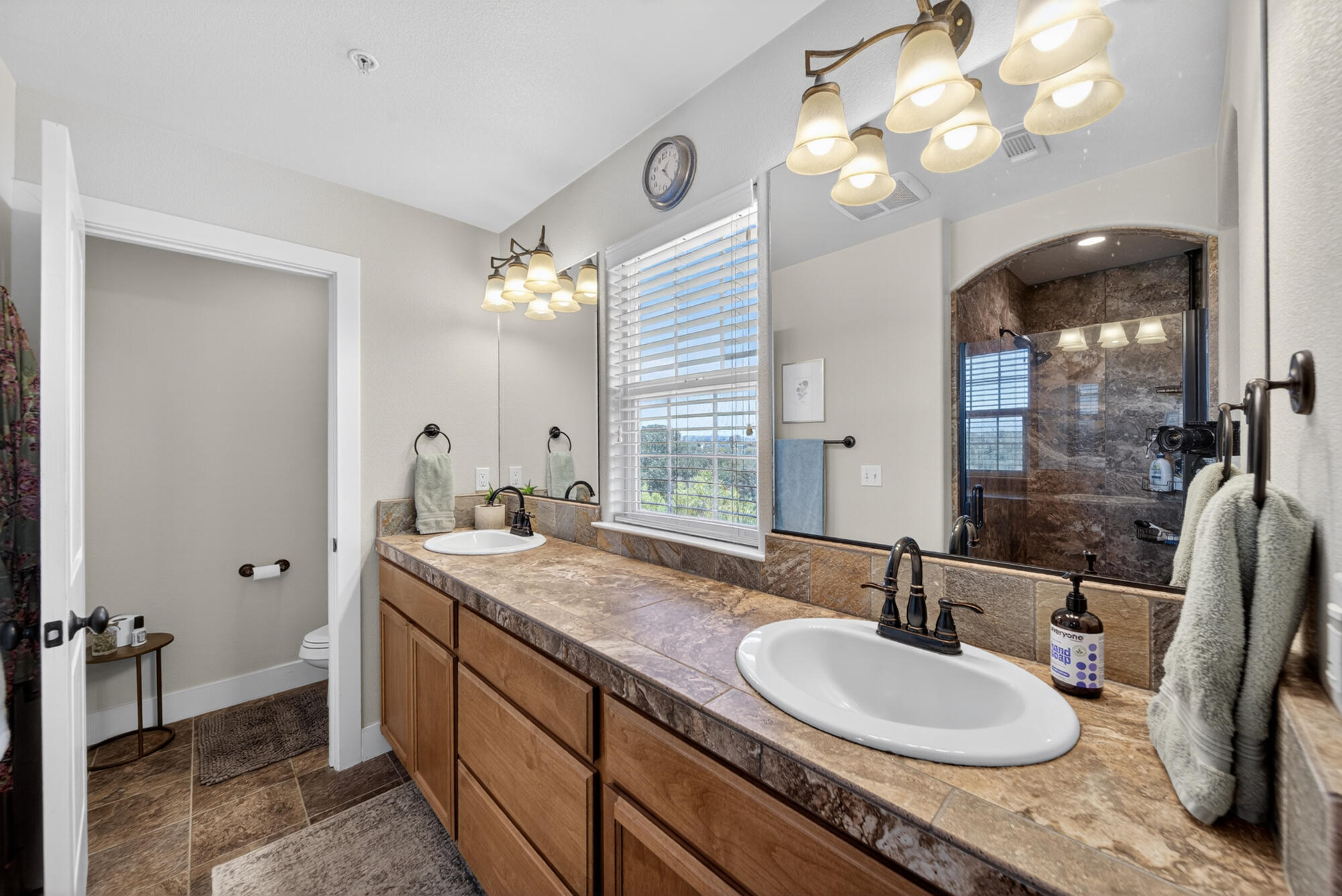 5556 Diamond Ridge Drive Redding, CA 96003 - Photo 17 of 39 5556 Diamond Ridge Drive-08