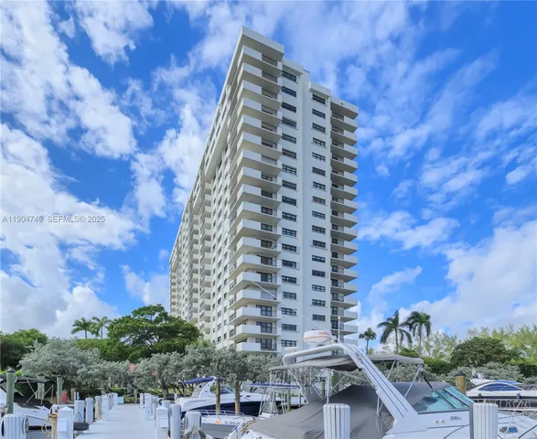 $2,400 | 3200 Port Royale Drive North, Unit 1210, Fort Lauderdale, FL 33308