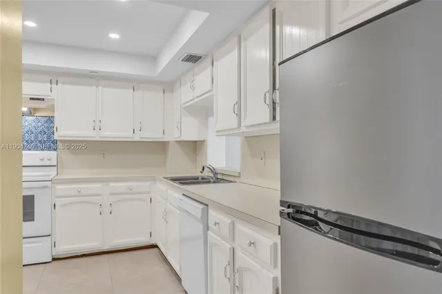 $2,400 | 3200 Port Royale Drive North, Unit 1210, Fort Lauderdale, FL 33308