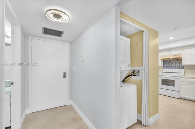 $2,400 | 3200 Port Royale Drive North, Unit 1210, Fort Lauderdale, FL 33308