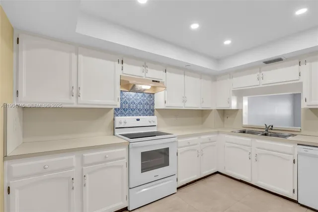 $2,400 | 3200 Port Royale Drive North, Unit 1210, Fort Lauderdale, FL 33308