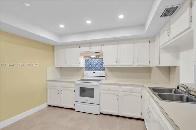 $2,400 | 3200 Port Royale Drive North, Unit 1210, Fort Lauderdale, FL 33308