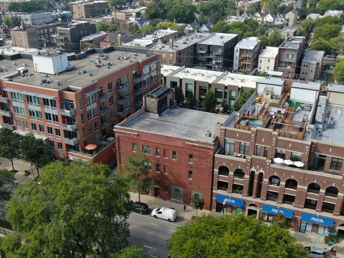 4848 North Clark Street Chicago, IL 60640 - Photo 8 of 14 a large building with a street