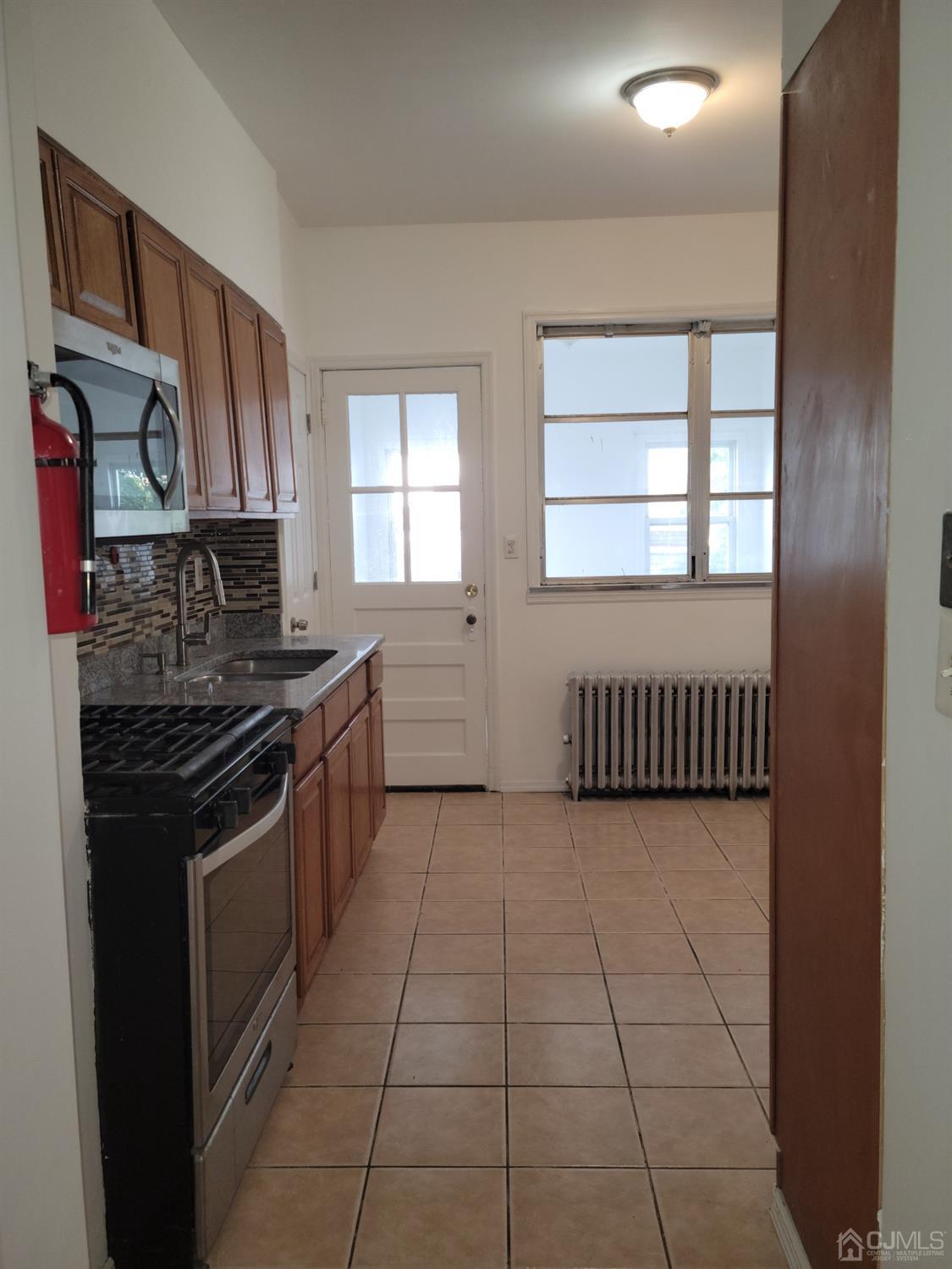 342 Maple Street Perth Amboy, NJ 08861 - Photo 10 of 12