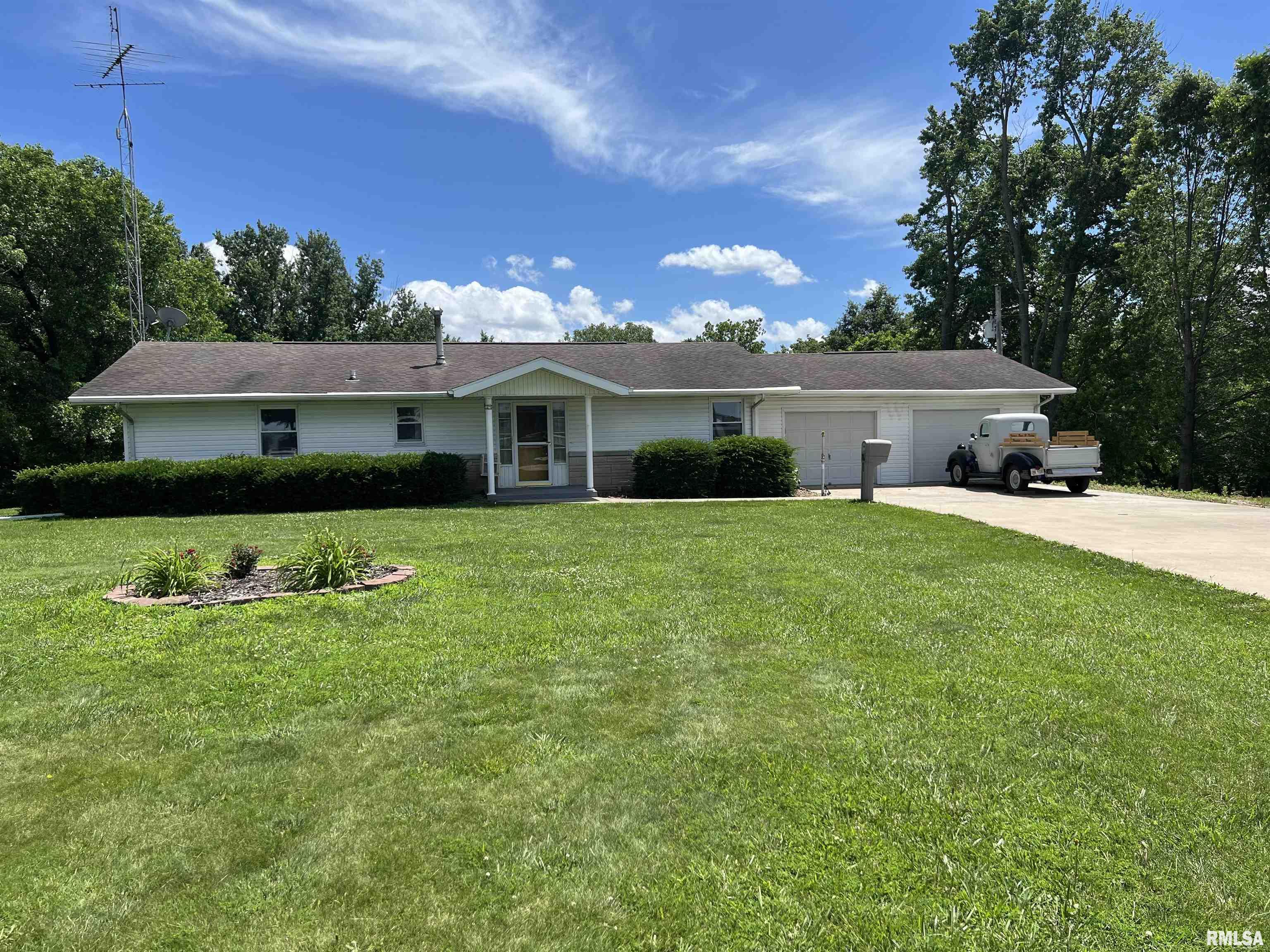 1985 Ladue Road Jacksonville, IL 62650 - Photo 2 of 62