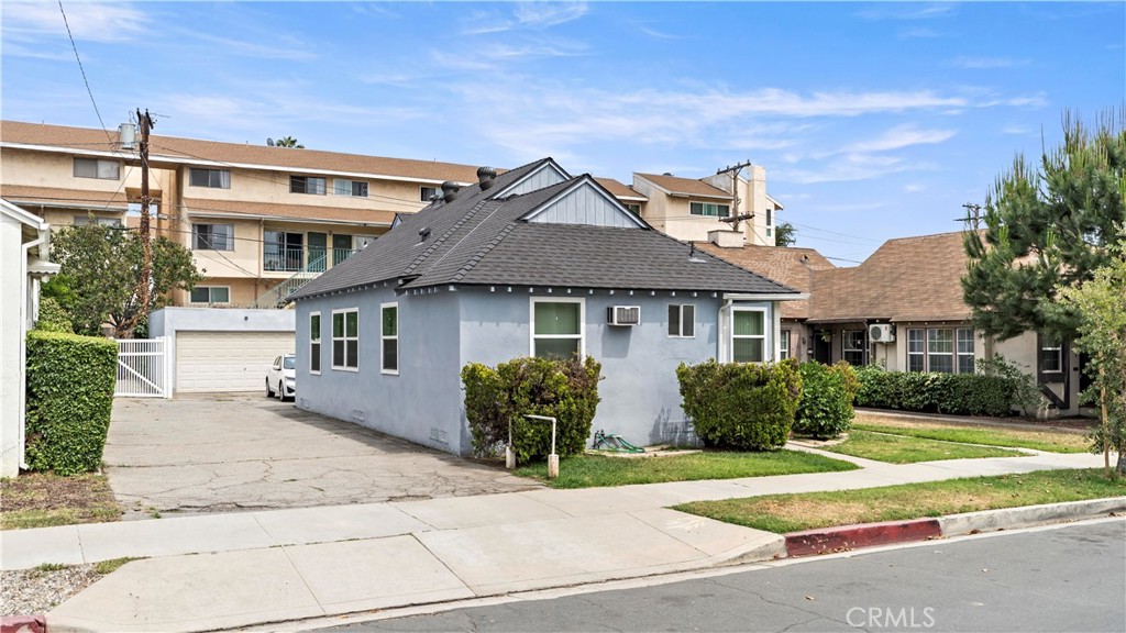 120 Lukens Place Glendale, CA 91206 - Photo 10 of 10 front view of a house with a patio