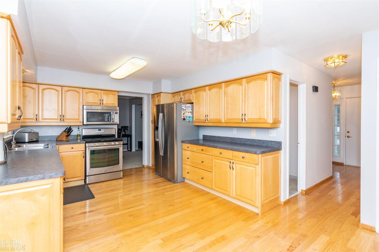 36197 Fredericksburg Road Farmington Hills, MI 48331 - Photo 11 of 40