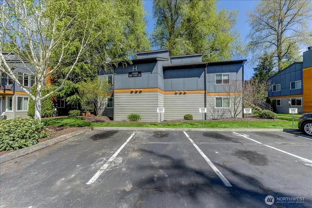 $420,000 | 10826 Northeast 148th Lane, Unit H201, Bothell, WA 98011