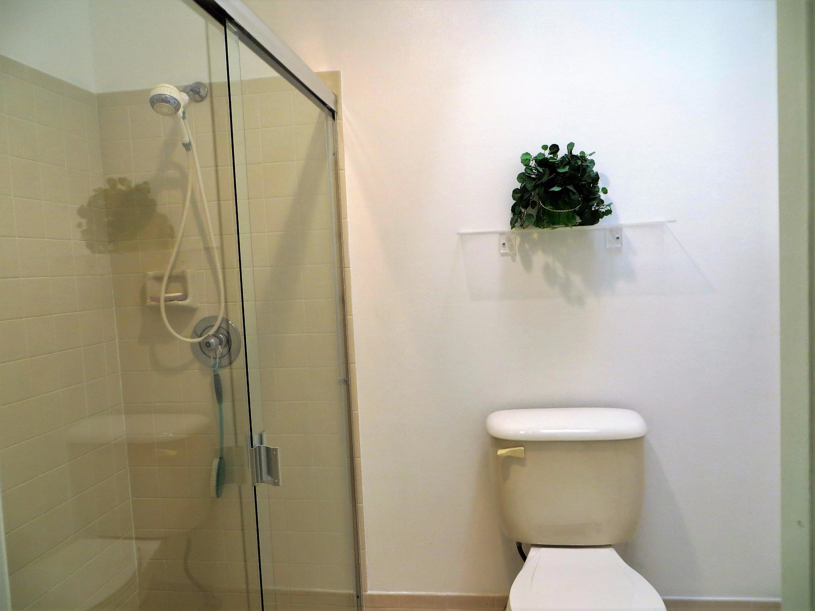 7 Ridge Pointe Drive, Unit E Boynton Beach, FL 33435 - Photo 22 of 30 Master Bath