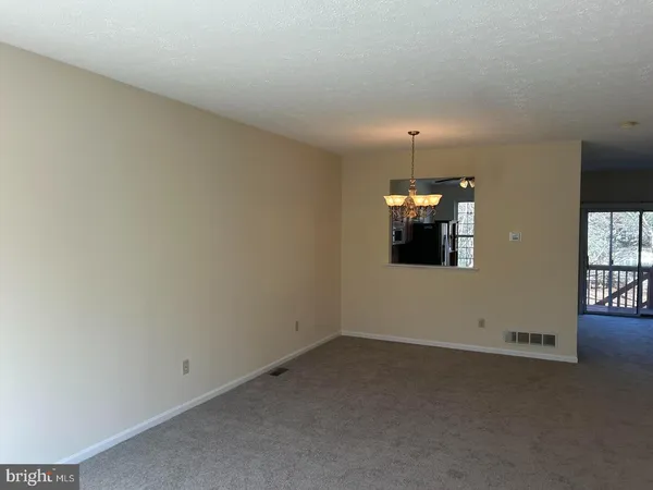 $2,400 | 892 North Waterford Lane, Wilmington, DE 19808