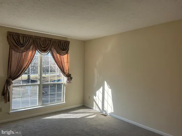 $2,400 | 892 North Waterford Lane, Wilmington, DE 19808