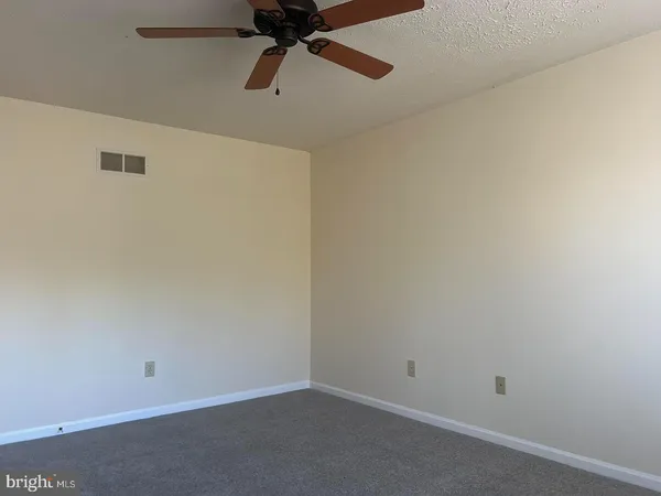 $2,400 | 892 North Waterford Lane, Wilmington, DE 19808