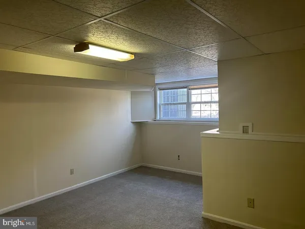 $2,400 | 892 North Waterford Lane, Wilmington, DE 19808