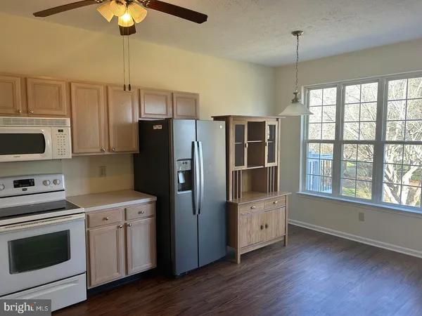 $2,400 | 892 North Waterford Lane, Wilmington, DE 19808