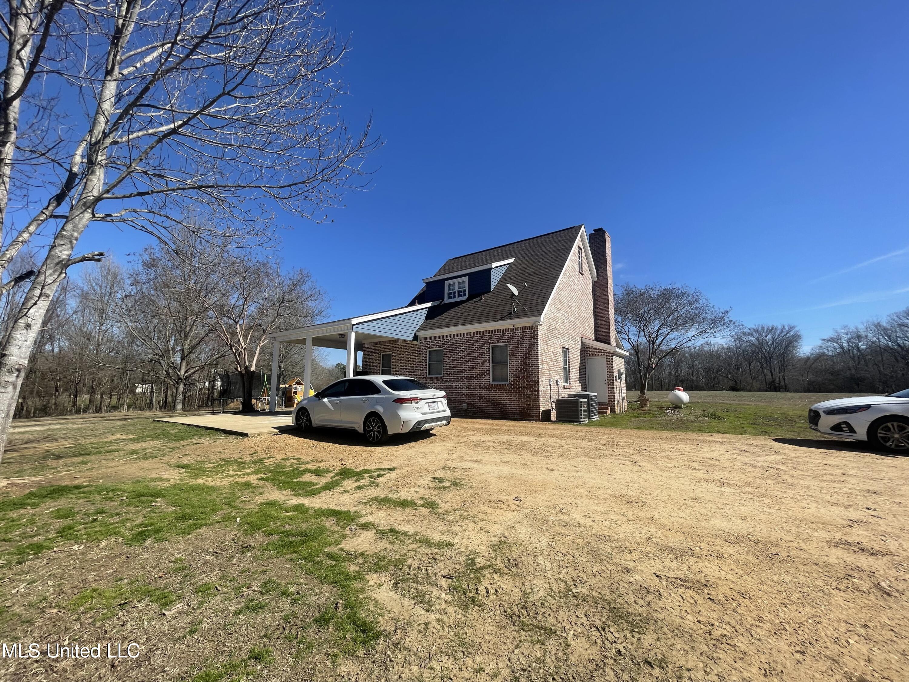 2844 Lyles Road Senatobia, MS 38668 - Photo 6 of 38 BB6A0E76-3A83-48BA-9972-313C3E24F514