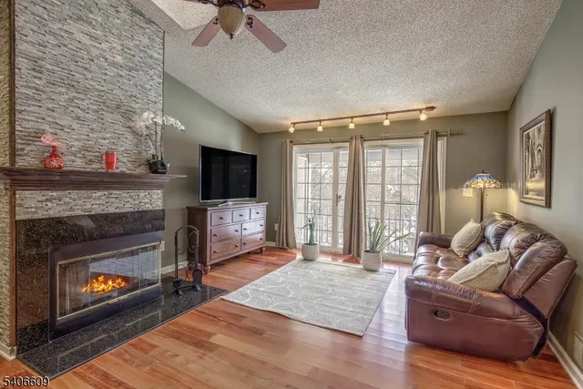 $399,999 | 4104 Crawford Court, Bridgewater, NJ 08807