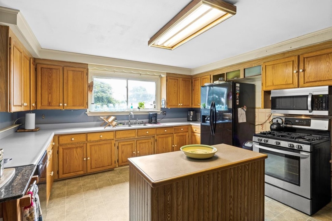 154 Goodburlet Road Henrietta, NY 14467 - Photo 11 of 31