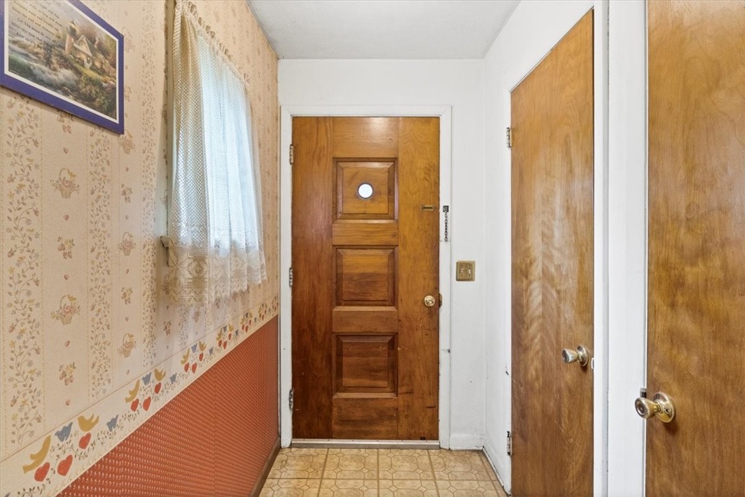 154 Goodburlet Road Henrietta, NY 14467 - Photo 4 of 31